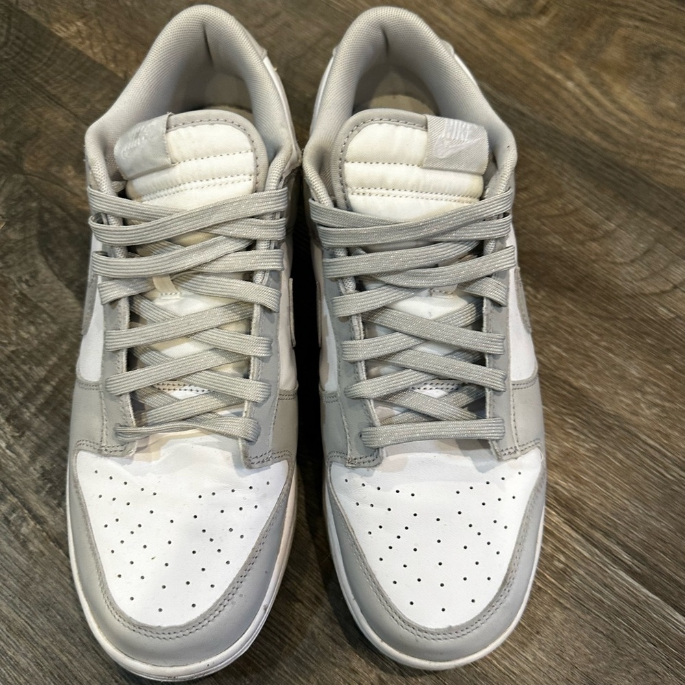 Nike Men's Low-Top Sneakers in White and Light Gray